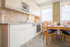 Kühlschrank, Mikrowelle, Ofen, Geschirrspüler