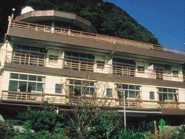 Unclassified image, 1 of 7, button - Shimoda Izumiso (Shimoda)