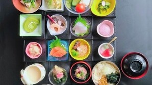 A variety of Japanese dishes arranged on a black table. - TAS Park Hotel Nagai (Nagai)