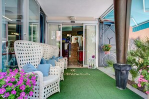 Pintu masuk properti