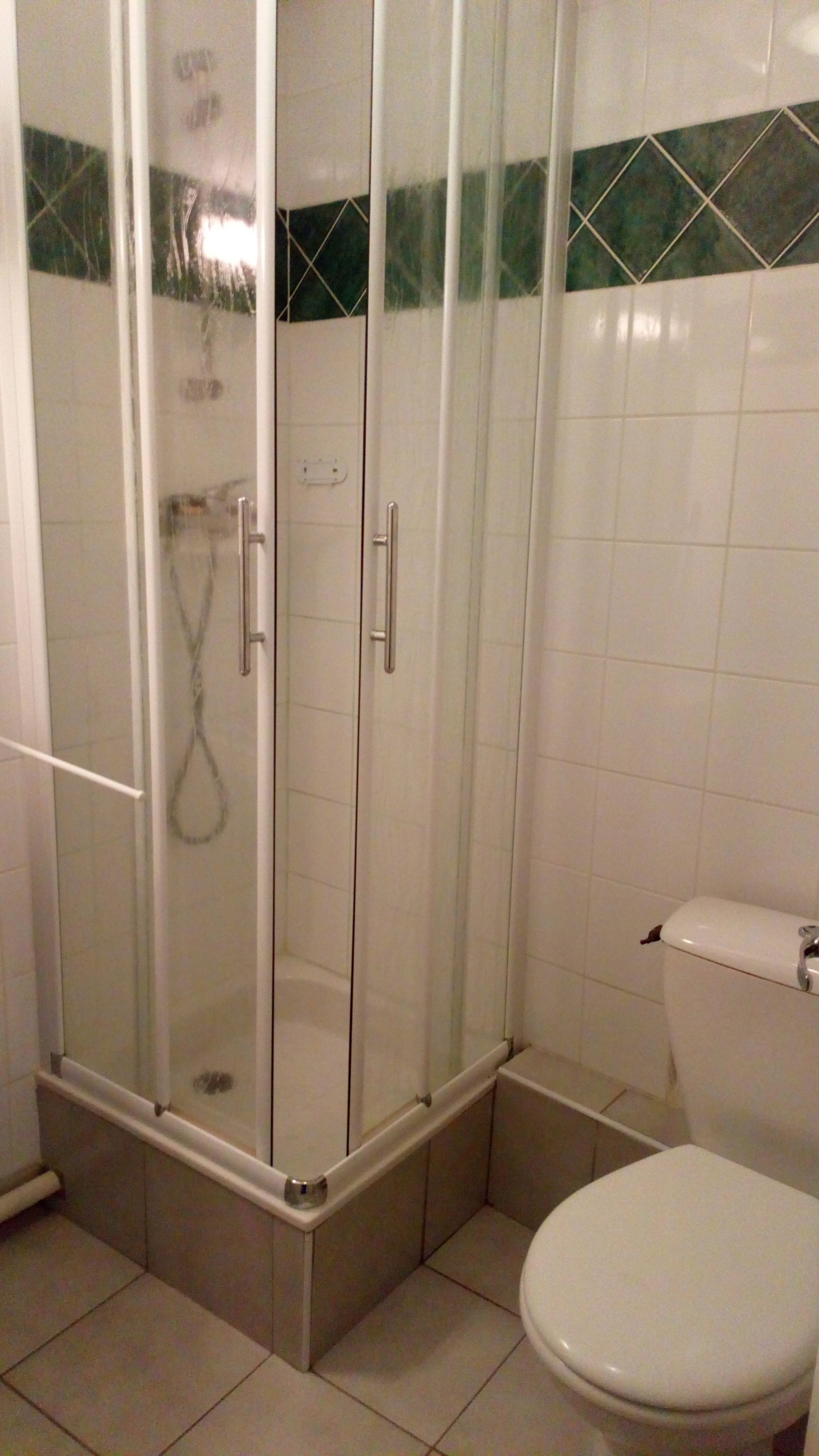 premium double room | bathroom amenities | shower, free toiletries, towels