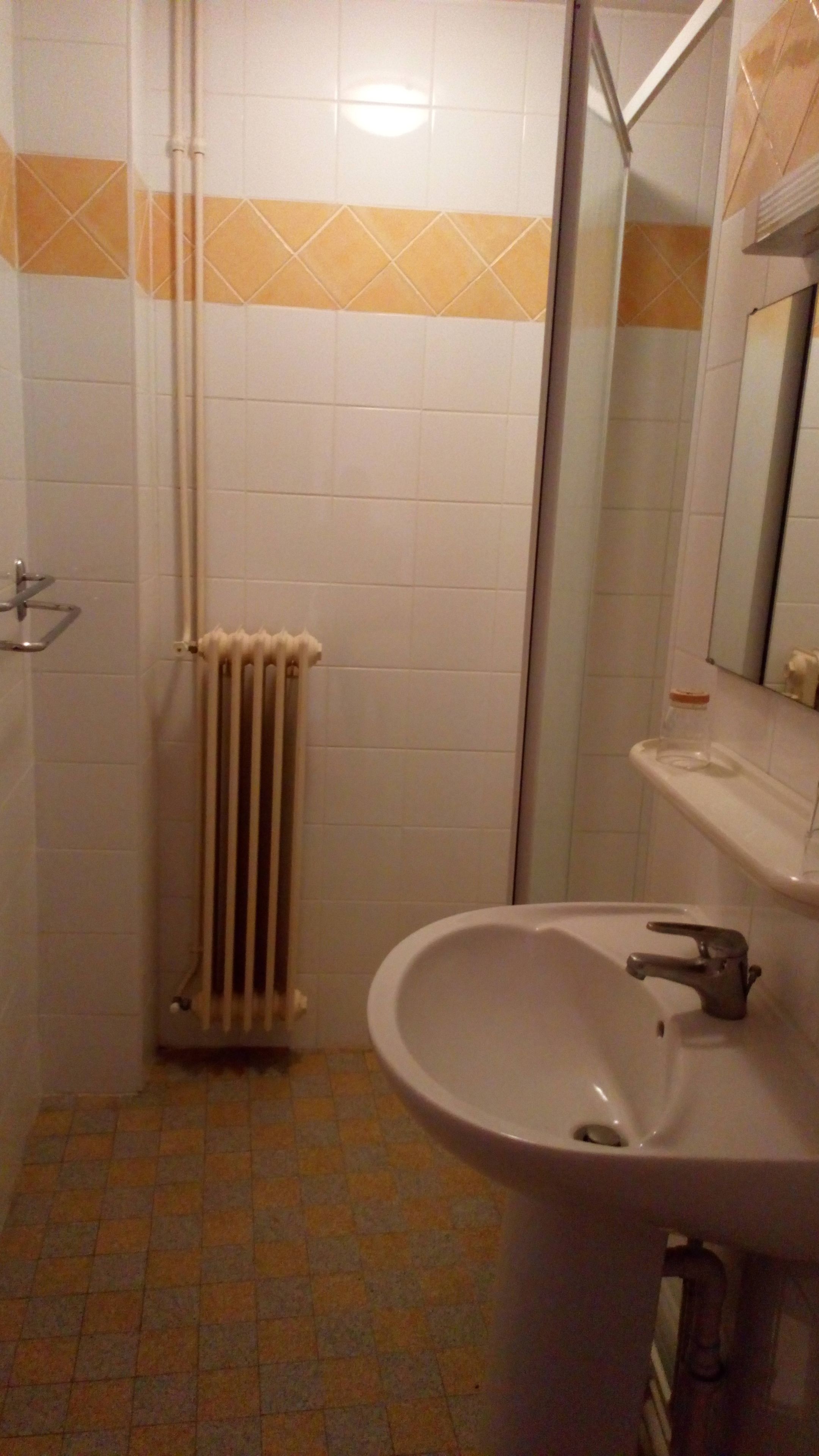 triple room | bathroom sink