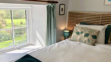 Casa de campo tradicional, 2 habitaciones, vistas al jardín | 1 dormitorio, sábanas de algodón egipcio, ropa de cama de alta calidad