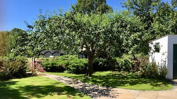 Traditional Cottage, 2 Bedrooms, Garden View | Terrace/patio