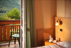 Standard-Doppel- oder -Zweibettzimmer