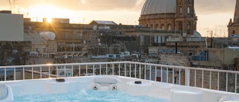 Deluxe tweepersoonskamer (with Roof top Terrace and Hot Tub) | Kameruitzicht