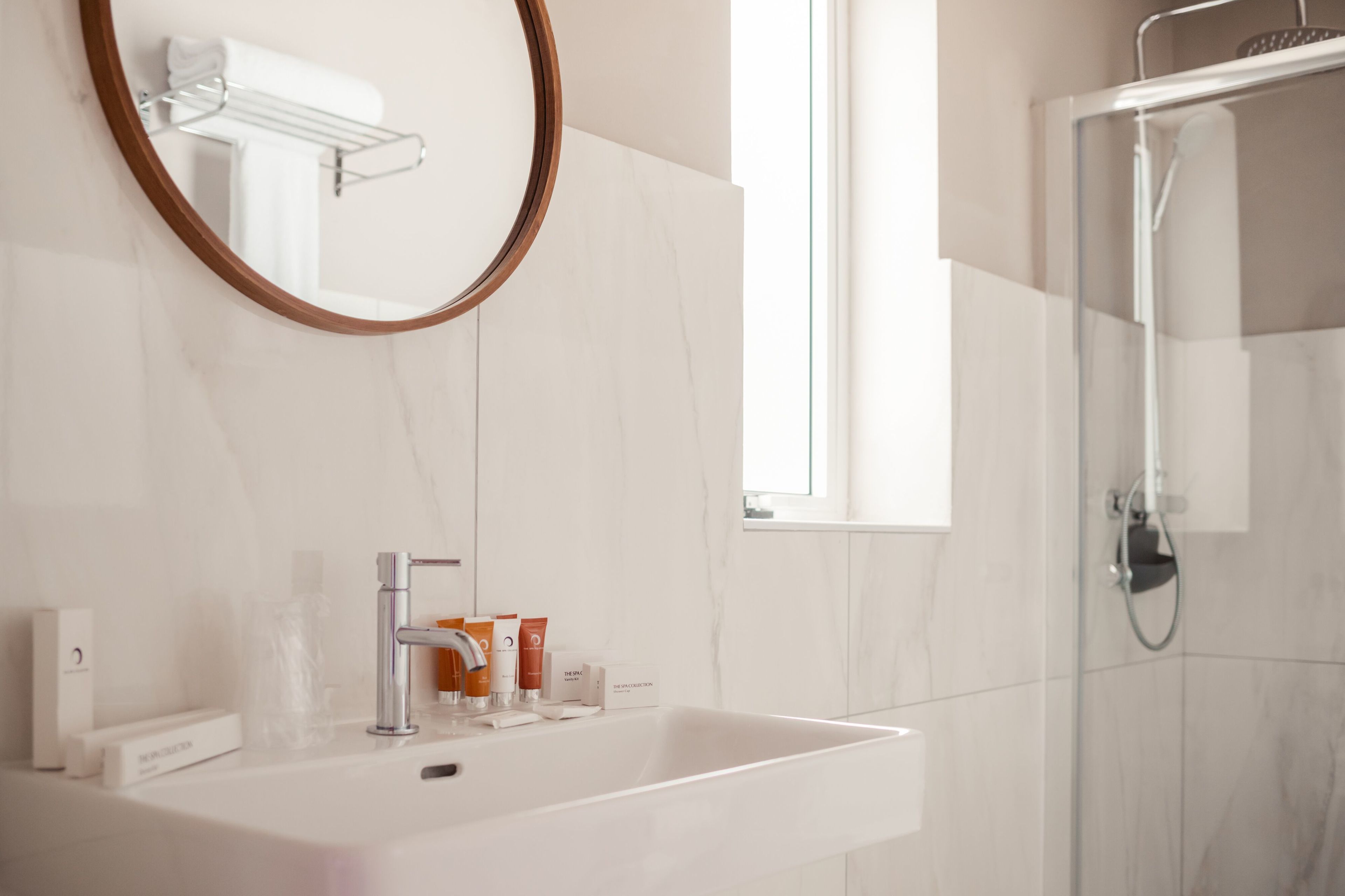 rainfall showerhead, free toiletries, hair dryer, slippers