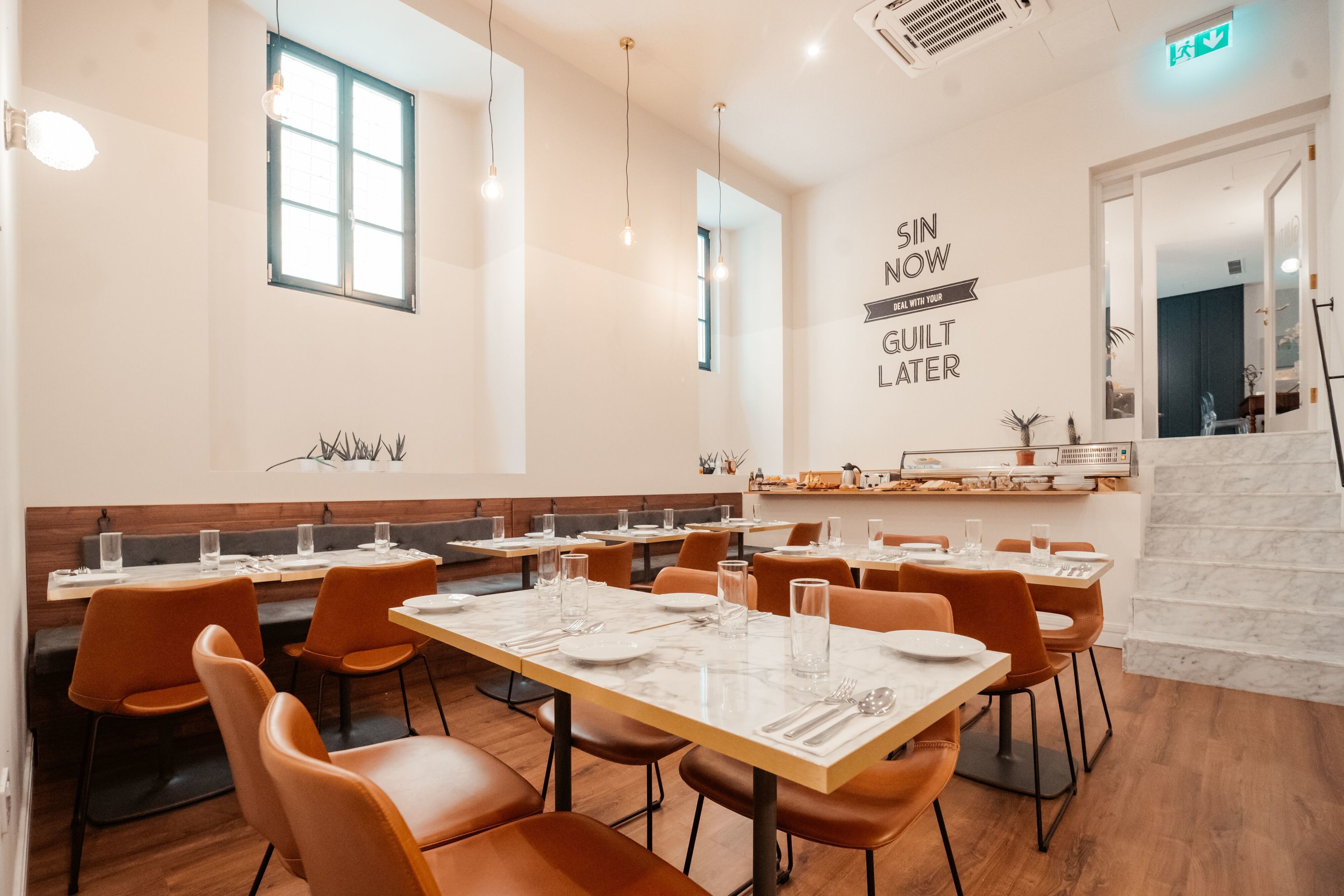 Daily continental breakfast (EUR 15 per person)