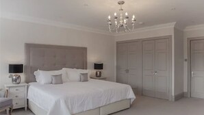 Unclassified image, 3 of 24, button - The West End Residence (Edinburgh)