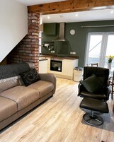 Traditional House, Private Bathroom | Lounge