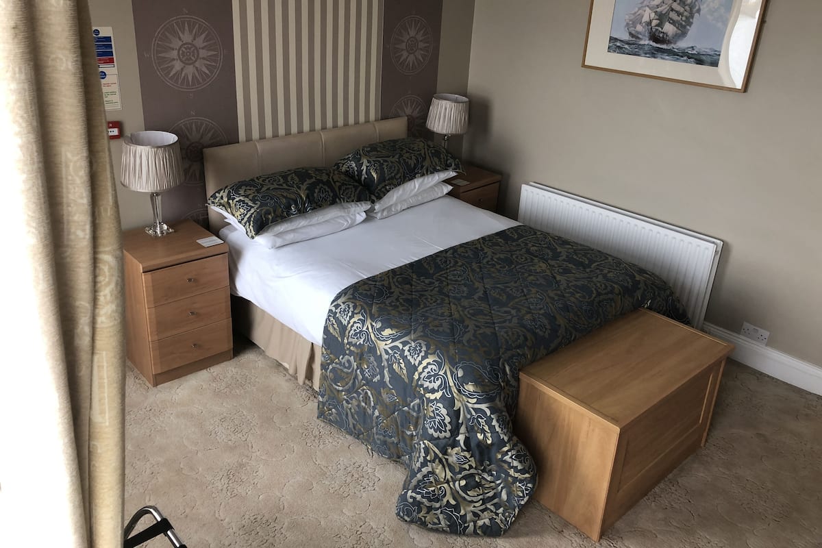 Superior Double Room, Ensuite, Sea View (Drake)