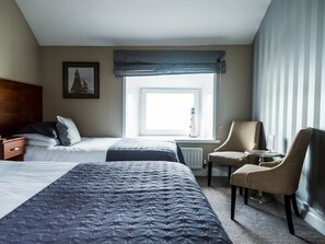 Classic Triple Room, Ensuite, Sea View (Columbus)