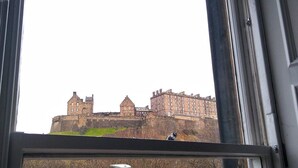Unclassified image, 3 of 33, button - The Edinburgh Castle Suite (Edinburgh)