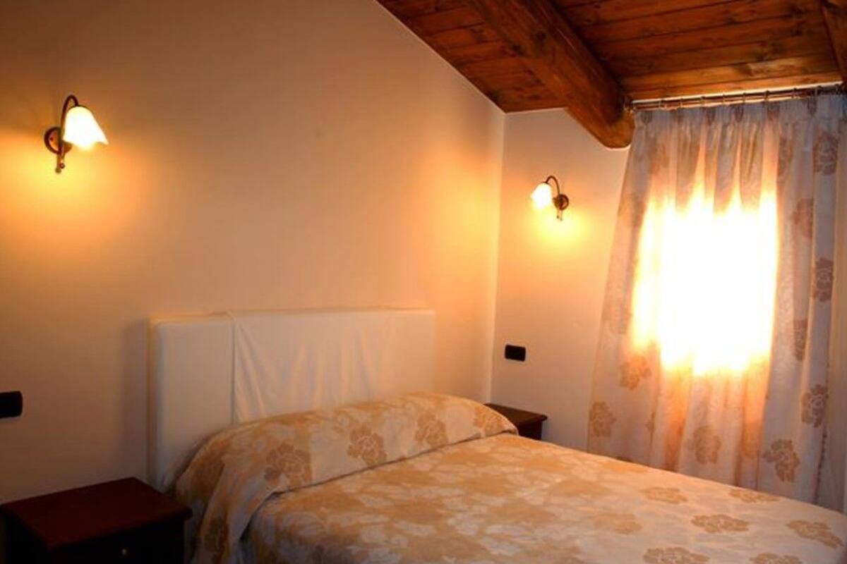 Minibar, cots/infant beds, rollaway beds, free WiFi