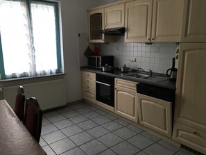 ثلاجة، ميكروويف، فرن، غسالة أطباق