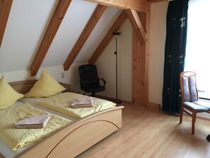 4 Schlafzimmer, Bügeleisen/Bügelbrett, Bettwäsche