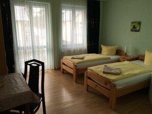 4 bedrooms, iron/ironing board, bed sheets