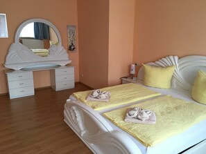 4 Schlafzimmer, Bügeleisen/Bügelbrett, Bettwäsche