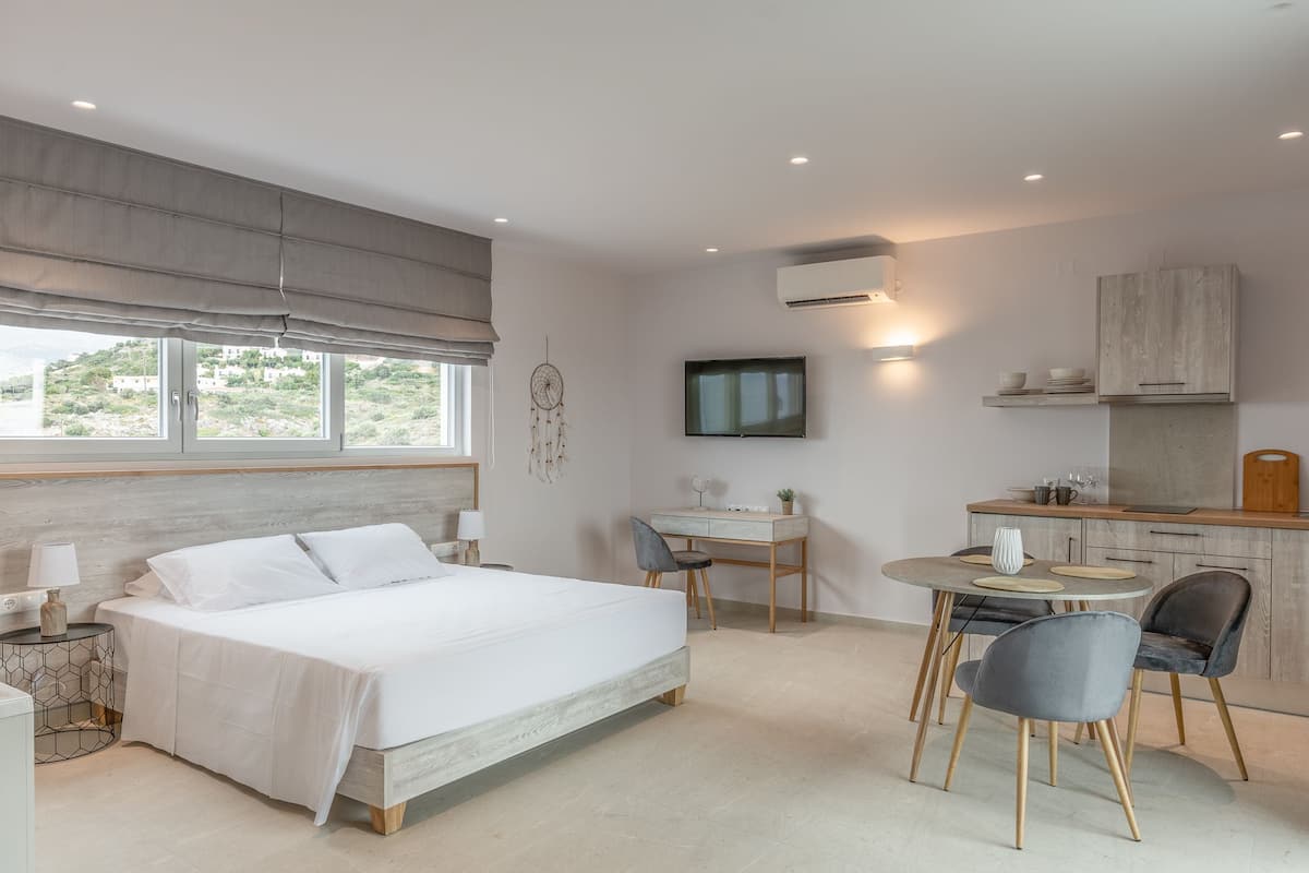 1 bedroom, in-room safe, iron/ironing board, free WiFi