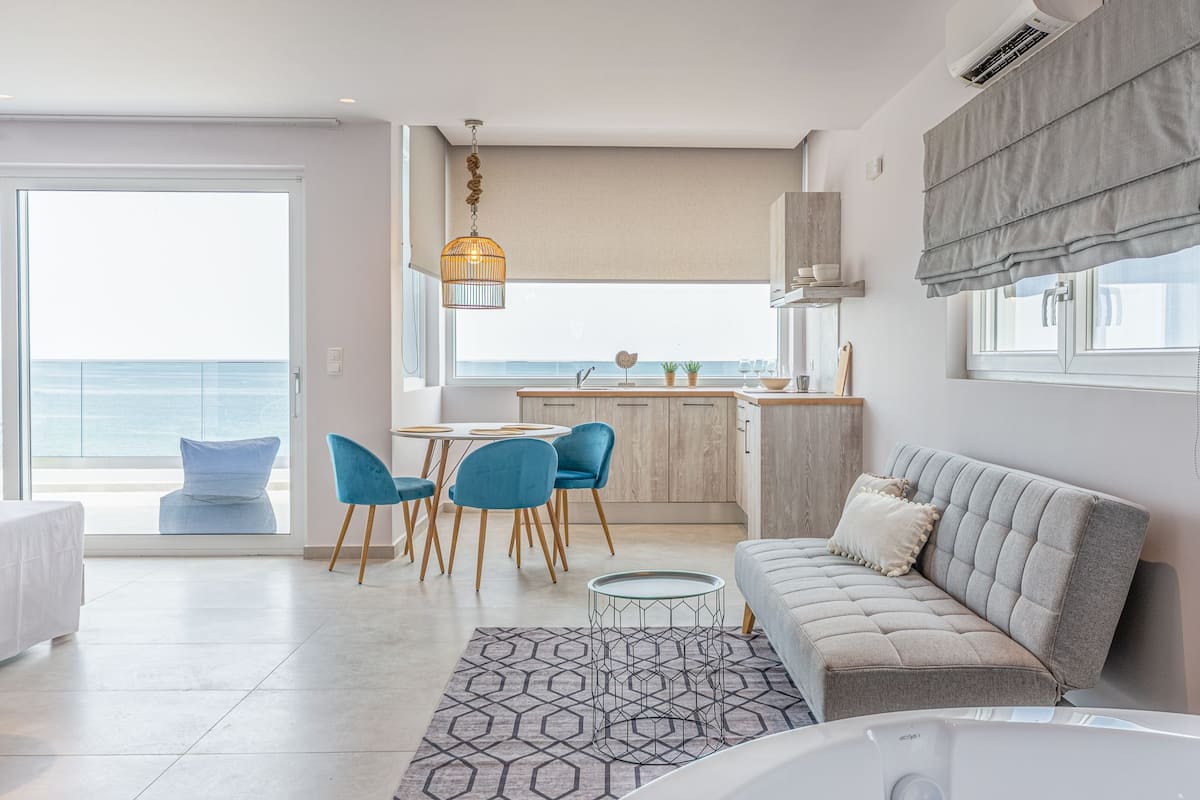 1 bedroom, in-room safe, iron/ironing board, free WiFi