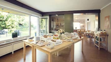 Daily buffet breakfast (EUR 10.00 per person)