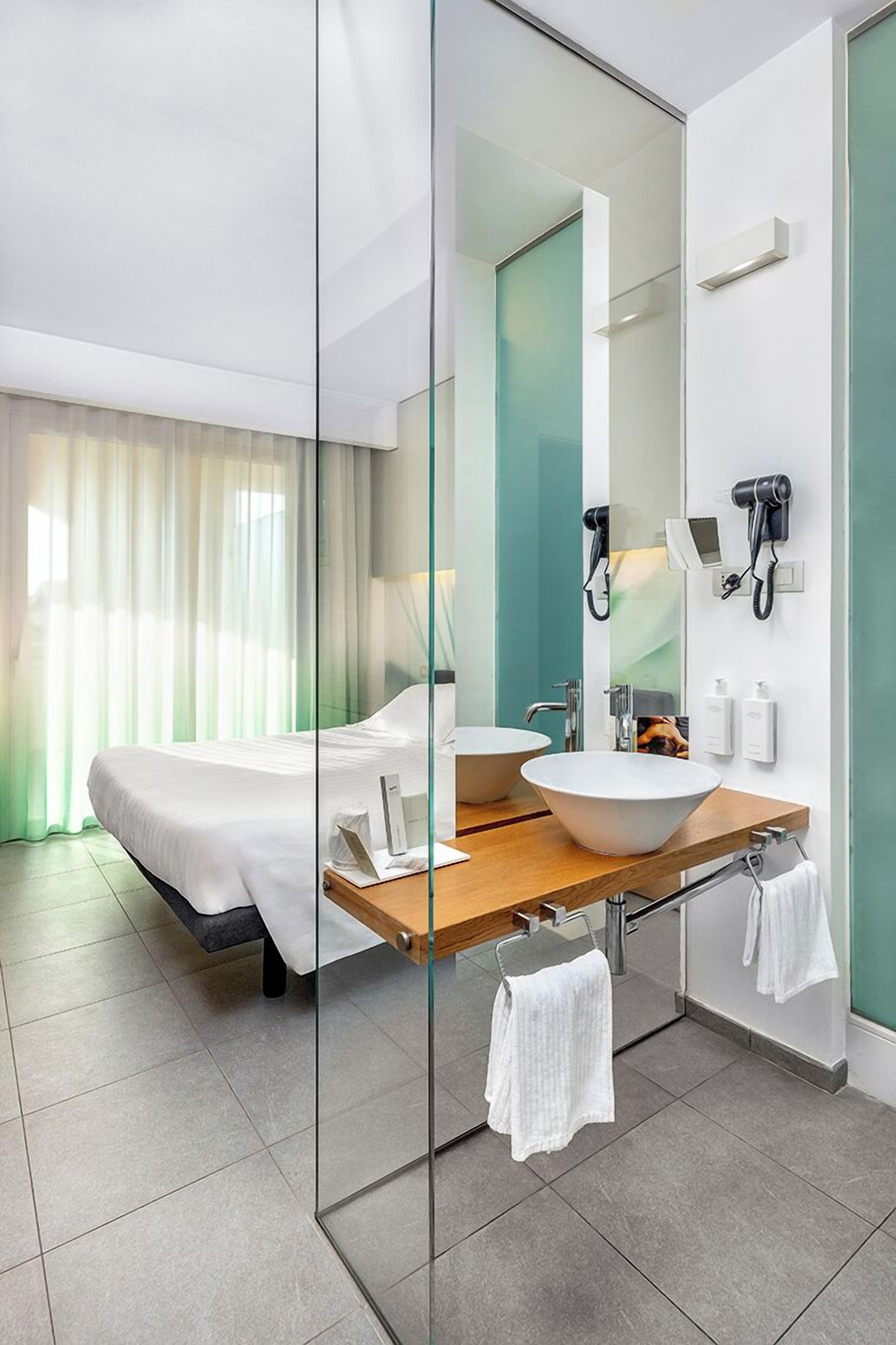 Exclusive Suite, 2 Bedrooms, 2 Bathrooms, Sea View | Minibar, soundproofing, free cribs/infant beds, free WiFi