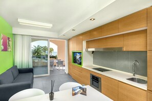 Family Suite, 2 Bedrooms, 2 Bathrooms, Sea View | Living area | Flat-screen TV - Valentino SPA Resort (Grottammare)
