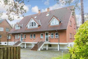 Unclassified image, 3 of 19, button