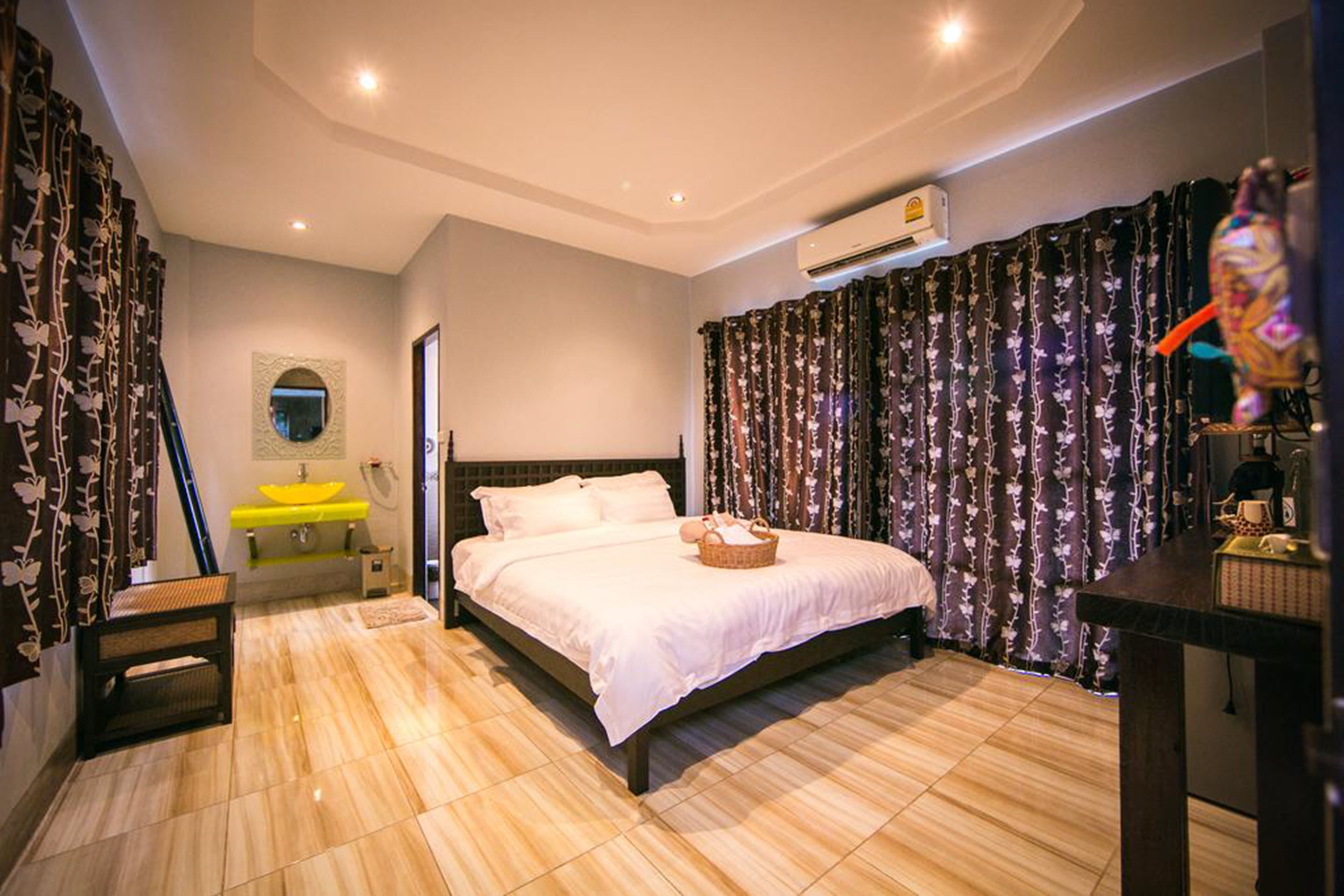 Camera doppia | Minibar, una scrivania, ferro/asse da stiro, Wi-Fi gratuito