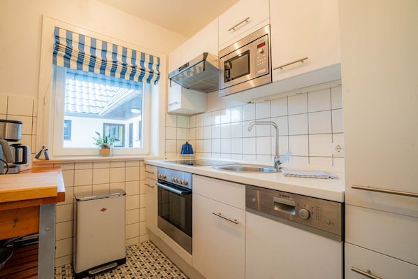 Køleskab, mikrobølgeovn, ovn, opvaskemaskine