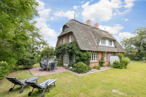 Unclassified image, 3 of 21, button