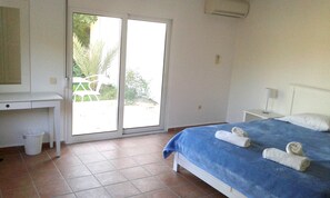 4 Schlafzimmer, Zimmersafe, Schreibtisch, Bügeleisen/Bügelbrett