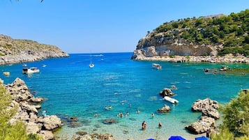 Beach nearby, sun loungers, beach towels