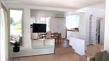 Smart TV, DVD player, books