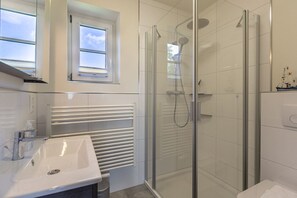 Douche, sèche-cheveux