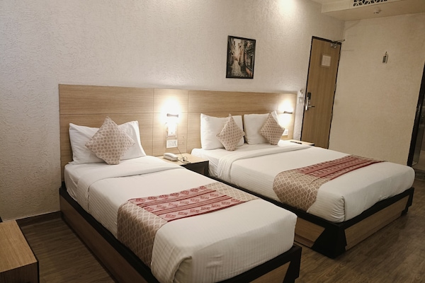 Caja de seguridad en la habitación y escritorio