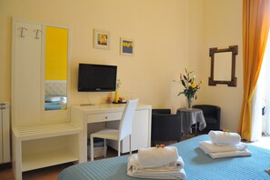 Double or Twin Room | Minibar, in-room safe, desk, soundproofing - Locanda al Viminale (Rome)