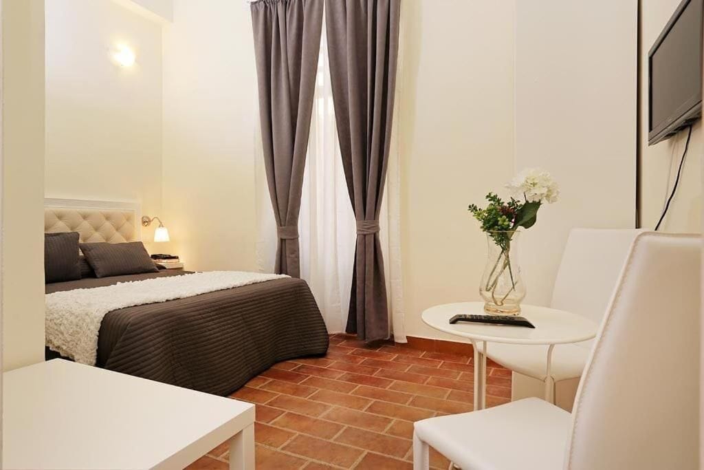 公寓, 2 間臥室, 非吸煙房, 小廚 | 迷你吧、房內夾萬、書桌、隔音