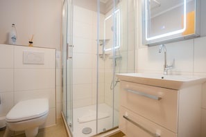 Shower, hair dryer - Apartment 6 (ID 084), Germany (Sankt Peter-Ording)
