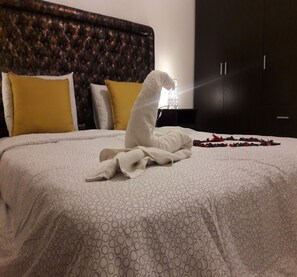 Căn hộ trung tâm thành phố, 2 phòng ngủ | 2 phòng ngủ, bàn, màn/rèm cản sáng, bàn ủi/dụng cụ ủi quần áo 