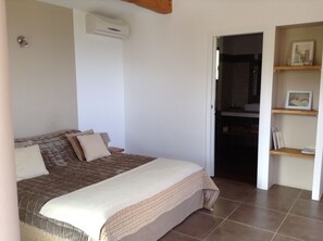 Cottage, Terrace | In-room safe, soundproofing, free WiFi, bed sheets