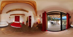 In-room safe, soundproofing, free WiFi, bed sheets