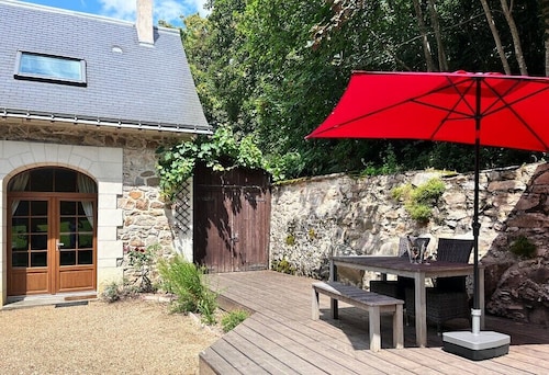 Typical Loire Valley stone house near Saumur, 2-4 people, quiet