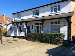 A two-story building with a sign indicating it is a licensed guesthouse. - White Lodge Guest House (Skegness)