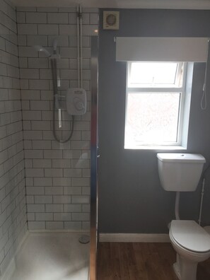 Free toiletries, hair dryer, towels - White Lodge Guest House (Skegness)