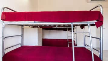 Dormitório compartilhado, em dormitório misto, banheiro compartilhado (4 pax) | Escrivaninha, cortinas blackout, quartos à prova de som