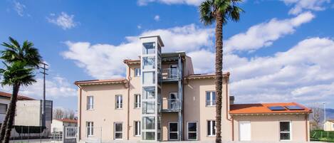 Fachada de la propiedad