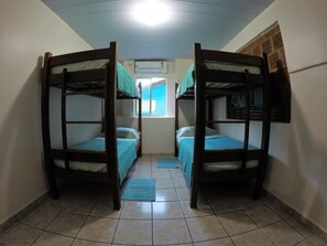 Blackout drapes, iron/ironing board, free WiFi, bed sheets - Ilha Hostel Noronha (Fernando de Noronha)