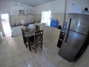 Microwave, cookware/dishes/utensils