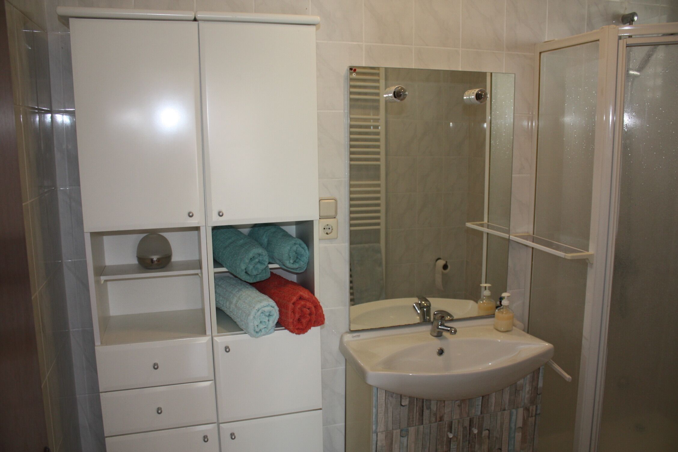 Dusche, Haartrockner, Handtücher